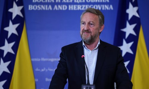 Izetbegović odbio poziv povjerenika Varhelyia za susret s Čovićem i Dodikom: BiH nije prosti zbroj tri 'konstitutivna naroda'