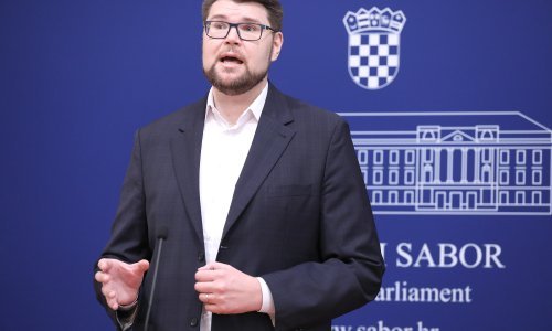 [VIDEO/FOTO] Grbin: 'Skupljat ćemo potpise zastupnika da se u Ustav vrati pravo na pobačaj. Ako ne uspijemo, idemo na referendum'