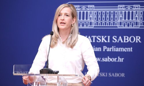 [FOTO] SDP-ova zastupnica: 'O našim tijelima neće odlučivati ni Crkva, ni klerikalne stranke, ni nesposobni ministar, ni besprizorni ravnatelj bolnice'
