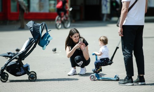 Diže se maksimalna porodiljna naknada, plaćeni dopust trebali bi dobiti i očevi
