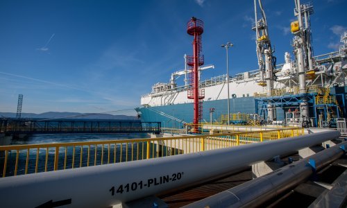 Klimatski aktivisti u zagrebačkoj Savskoj demonstrirali protiv LNG terminala i plina: 'Hrvatska treba ulagati u obnovljive izvore'