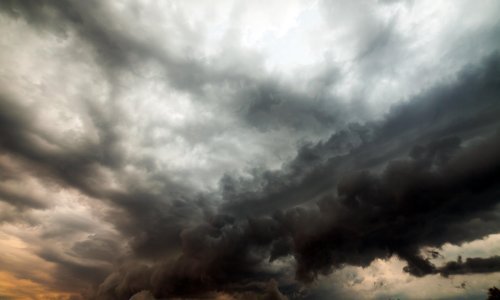 Jake kiše uzrokovale poplave i nesreće u Češkoj, petero ljudi lakše ozlijeđeno prilikom iskakanja putničkog vlaka iz tračnica