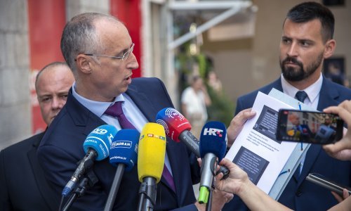 Puljak prozvao HDZ i Vicu Mihanovića za kršenje izborne šutnje i pozvao DIP na akciju: Sankcionirajte ih odmah da ne bi bilo 'prošla baba s kolačima'