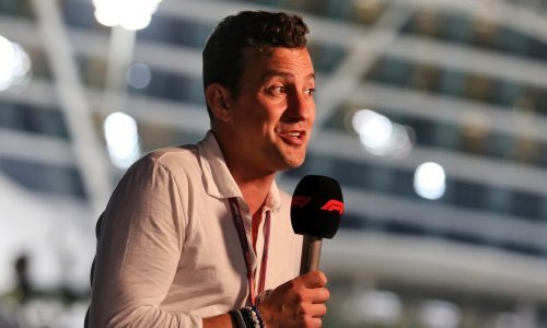 Romantično vjenčanje britanskog voditelja na Hvaru: Stigao je glumac iz ‘Princa s Bel Aira‘, a mladenka je blistala u vrlo klasičnoj vjenčanici