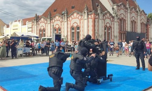 [VIDEO/FOTO] Međimurski 'plavci' plijenili pažnju prolaznika tijekom subotnje špice, pogledajte kakve su sve 'vratolomije' izvodili