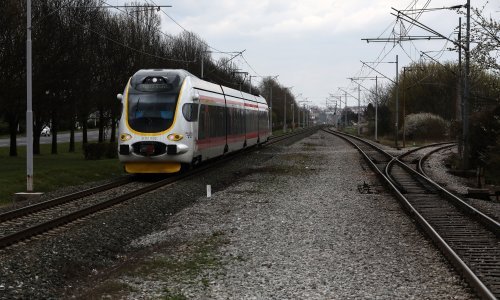 U Split stigao prvi sezonski noćni vlak iz Osijeka, kasnio je gotovo sat i pol