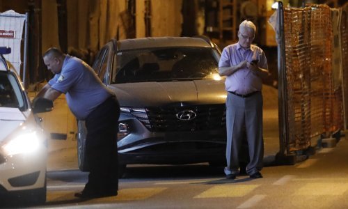 Josipović opet uzrokovao prometnu nezgodu u središtu Zagreba: autom se zabio u ogradu kafića
