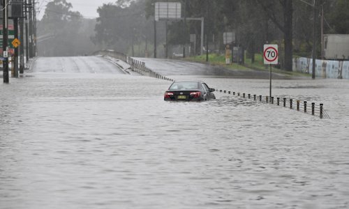 [FOTO] U Sydneyju tisuće ljudi evakuirane, očekuju se nove obilne kiše