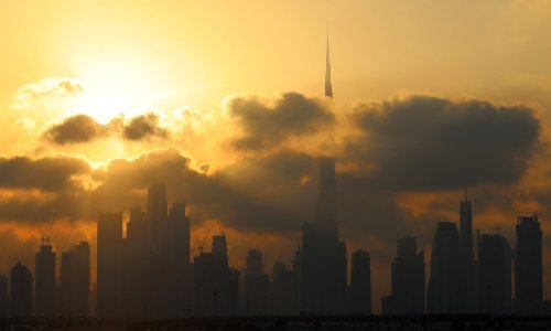Burj Khalifa toliko je visok da vrijeme i klima izgledaju drukčije s njegova podnožja i vrha