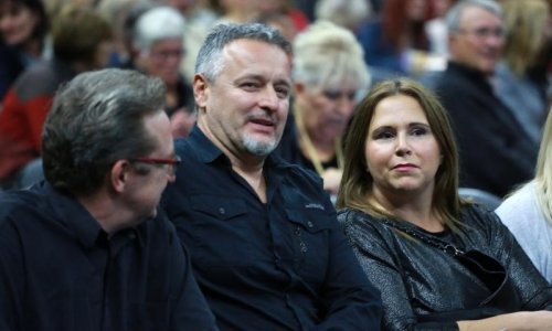 Thompson sa suprugom Sandrom na glazbeno-scenskom spektaklu