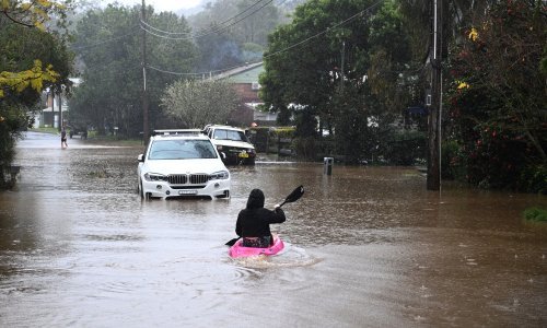 Pogoršavaju se poplave u Australiji; tisuće ljudi bježe iz domova u Sydneyju