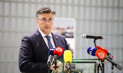 Plenković progovorio o gašenju malih benzinskih postaja, dok o intervenciji Milanovićeve supruge kaže: Ja ne komentiram njegovu obitelj