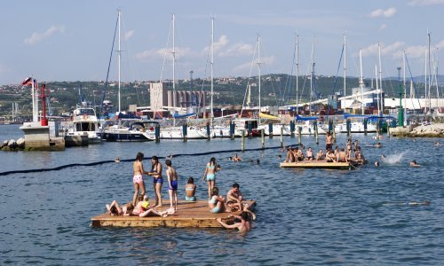 Slovenija zbog suše zabranila tuširanje na plažama, punjenje bazena, a prijete i redukcije vode
