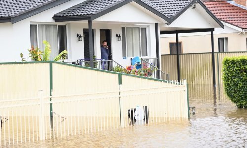 Evakuiraju se stanovnici dijelova Sydneyja; jaka oluja koja je danima bjesnila pomiče se od grada