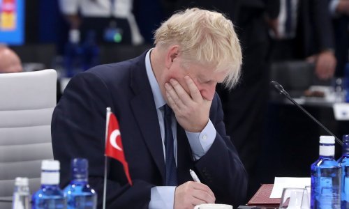 Johnson na rubu; i u srijedu se redaju ostavke zbog skandala