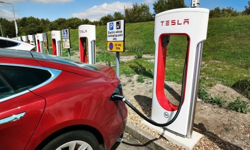 Njemačka smanjuje poticaje za kupnju električnih vozila, postala su previše popularna