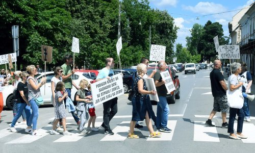 Prosvjednic poručili vlastima: 'Siščani ne žele biti smetlišćani'