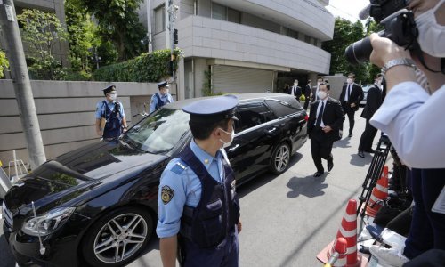 Policija priznaje sigurnosne propuste u Nari dok se Abeovo tijelo vraća kući u Tokio