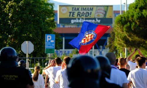 [FOTO] Torcida se pojavila na maksimirskom stadionu, a napokon se zna i s kakvim transparentima