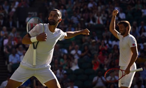 [VIDEO] Pogledajte kako izgleda slomljena ruka nesalomljivog Mate Pavića. Devet setova je odigrao s ovakvom ozljedom. Znate li koliko je servisa izgubio?