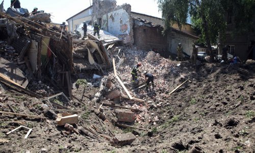 Rusija nastavila žestoke napade: Pogodili stambenu zgradu u Harkivu