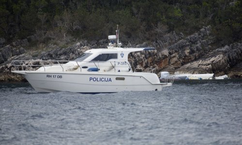 Ministarstvo mora: Provodi se istraga o uzrocima prevrtanja brodice kod Mljeta