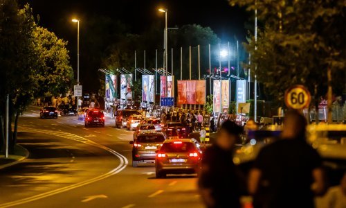 [FOTO/VIDEO] Kaos u Splitu: Ultra u grad dovukla taksiste prevarante od Nepala do Zanzibara, kontrola šteka. 'Za legalan rad moraš biti kompletna budala'