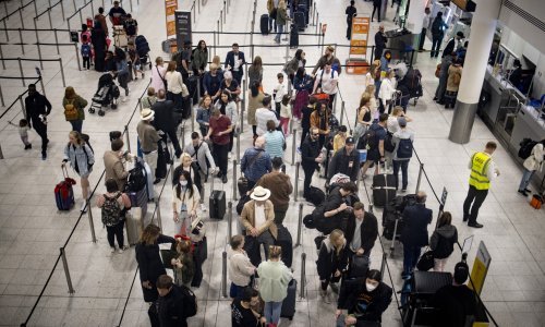 [FOTO] Londonski aerodrom ograničio broj putnika na 100 tisuća dnevno, otkazani deseci letova
