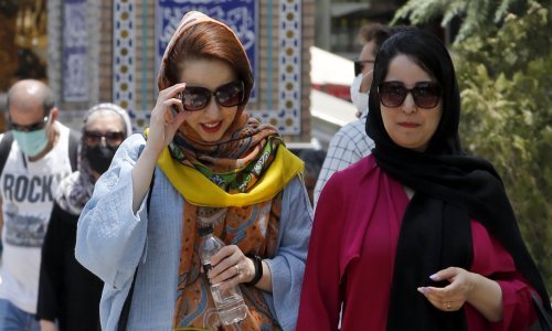 Ženska revolucija u Iranu: Aktivisti pozivaju Iranke da skinu velove, riskirajući uhićenja