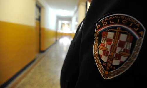 [FOTO/VIDEO] Drama u Osijeku: Dvojica muškaraca preskočila ogradu i pobjegla iz zatvora