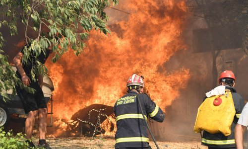 [FOTO] Ove fotografije pokazuju razmjer požara kod Šibenika: Vatrogasci se nadljudskim snagama bore kako bi zaštitili ljude i kuće