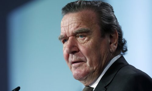 Dmitrij Peskov o Gerhardu Schroederu: Koliko znamo, on je u Moskvi