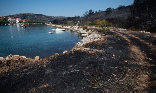 Užas u Raslini: 'U kaić sam stavio kći i unučicu i plutali su tu u vali. Toliko nas je bilo strah'