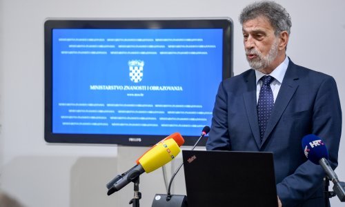 U škole stiže novi predmet - 'kritičko mišljenje'; Fuchs: Nije zamjena za vjeronauk, djecu želimo naučiti kako misliti, a ne što misliti