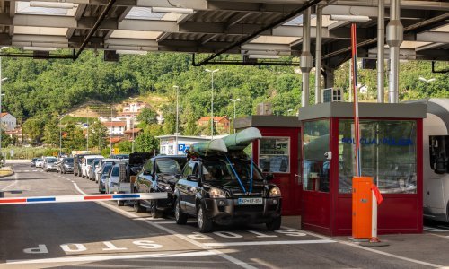 Kilometarske kolone u Istri; na tri granična prijelaza prošlo 73.000 putnika