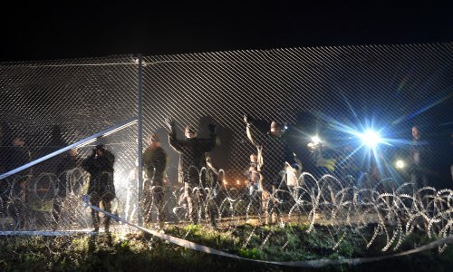 Mađarska planira podići dodatnih 150 kilometara bodljikave žice na granici zbog migranata