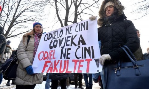 Studenti prosvjedovali protiv odluke da Hrvatski studiji postanu odjel