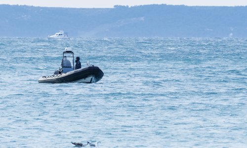 Kod Omiša nestalo troje tinejdžera iz Češke na SUP daskama, nađeni oko ponoći kod Brača