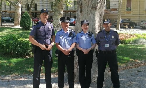 [VIDEO/FOTO] Dvoje kineskih policajaca u Zagrebu pomaže u turističkoj sezoni