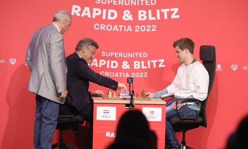 [FOTO/VIDEO] Plenković zaigrao šah na otvaranju turnira pa poručio: 'Ne politiziram šah, ali Kasparov je godinama govorio o štetnosti ruske politike'