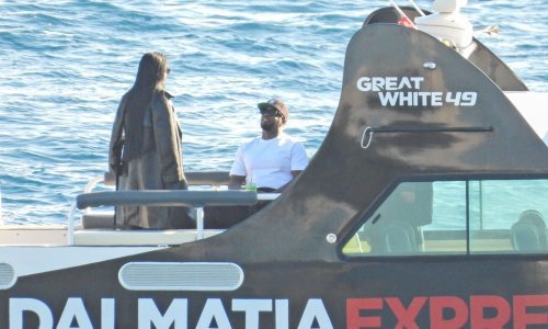 [FOTO] Američki reper Diddy pridružio se holivudskoj ekipi: Na luksuznu jahtu stigao u pratnji brinete