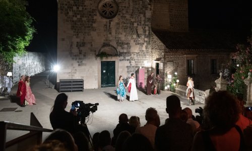 [FOTO] Održana premijera 'Ljubovnika' na 73. Dubrovačkim ljetnim igrama