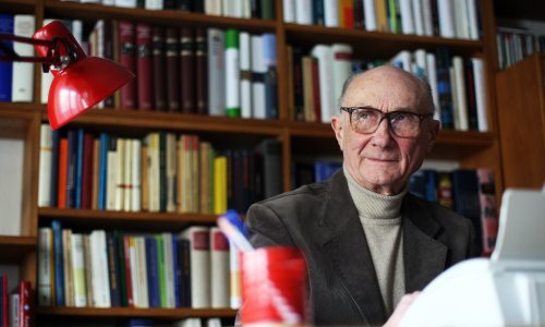 U 94. godini života preminuo akademik Viktor Žmegač