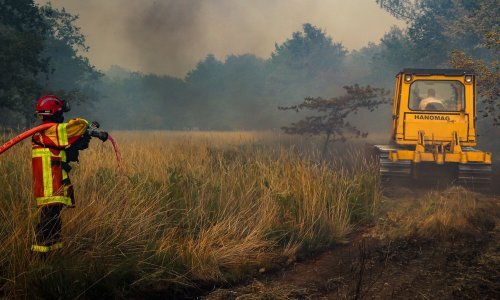Padaju temperature u Francuskoj; požari konačno dolaze pod kontrolu