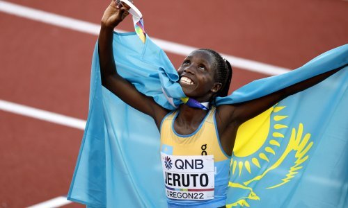 Prvi put u povijesti tri su atletičarke istrčale vrijeme ispod 'magične granice', a prva favoritkinja napravila je kobnu grešku