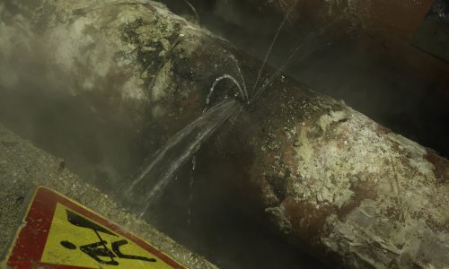 Opet pukla cijev u Zagrebu, bez vode dio potrošača na Jazbini, u Fažanskoj, Piškorovom brijegu..