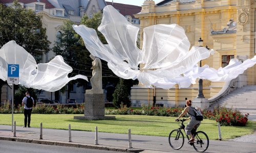 [FOTO] 'Prostranstvo' Ide Blažičko nova je izložba ispred Umjetničkog paviljona, pogledajte instalaciju poznate kiparice