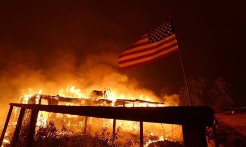 [FOTO] Ekstremne vrućine stvaraju probleme i u SAD-u, Kalifornijom hara veliki požar