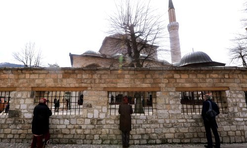 Bijes u Sarajevu: Islamska zajednica pritišće Schmidta zbog izbornog zakona, Milanovića napali da ponižava muslimane