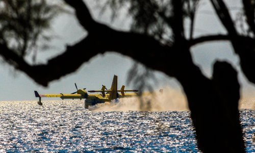 U Balama požar zaprijetio kućama, u pomoć pozvani kanaderi